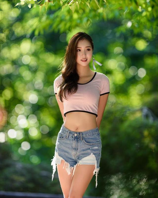 午夜红唇照片未处理版